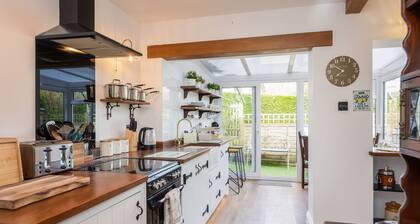 Burn Cottage - Hot Tub - Dogs welcome