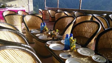 Desayuno buffet (INR 400 por persona)