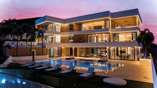 Pool - Villa Hotel California - Seaview Mansion (Surat Thani)