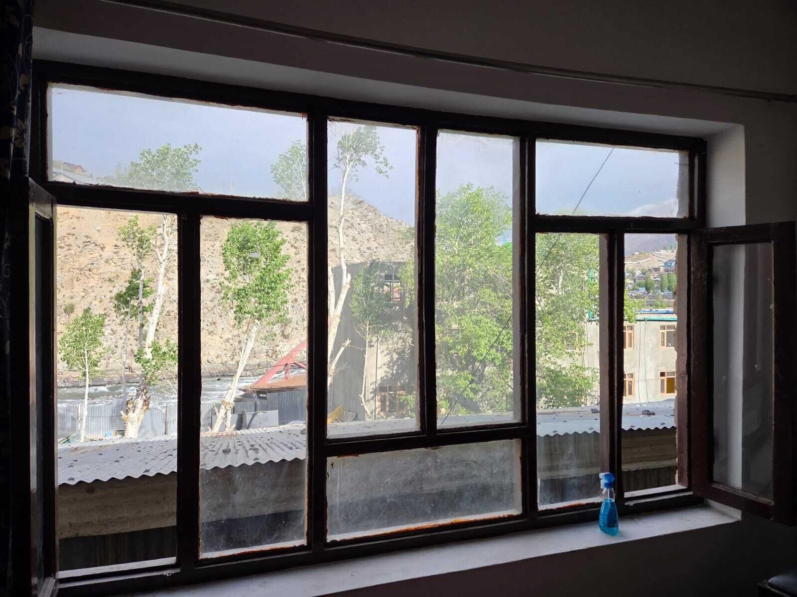 Quarto triplo básico | Escrivaninha, Wi-Fi de cortesia