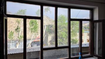 Basic Triple Room | Desk, free WiFi