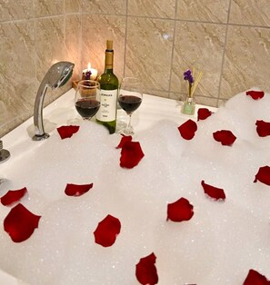 Dusj, boblebad, hårføner og håndklær