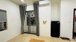 Deluxe Studio | Desk, free WiFi