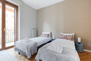 2 bedrooms, iron/ironing board, WiFi, bed sheets