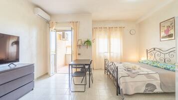 1 Schlafzimmer, BĂŒgeleisen/BĂŒgelbrett, WLAN, BettwĂ€sche