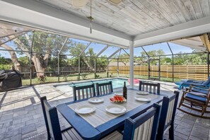 Outdoor dining - Silver Palm Retreat: Pool, Game Room & Walkable to Gulf Gate Dining (Sarasota)