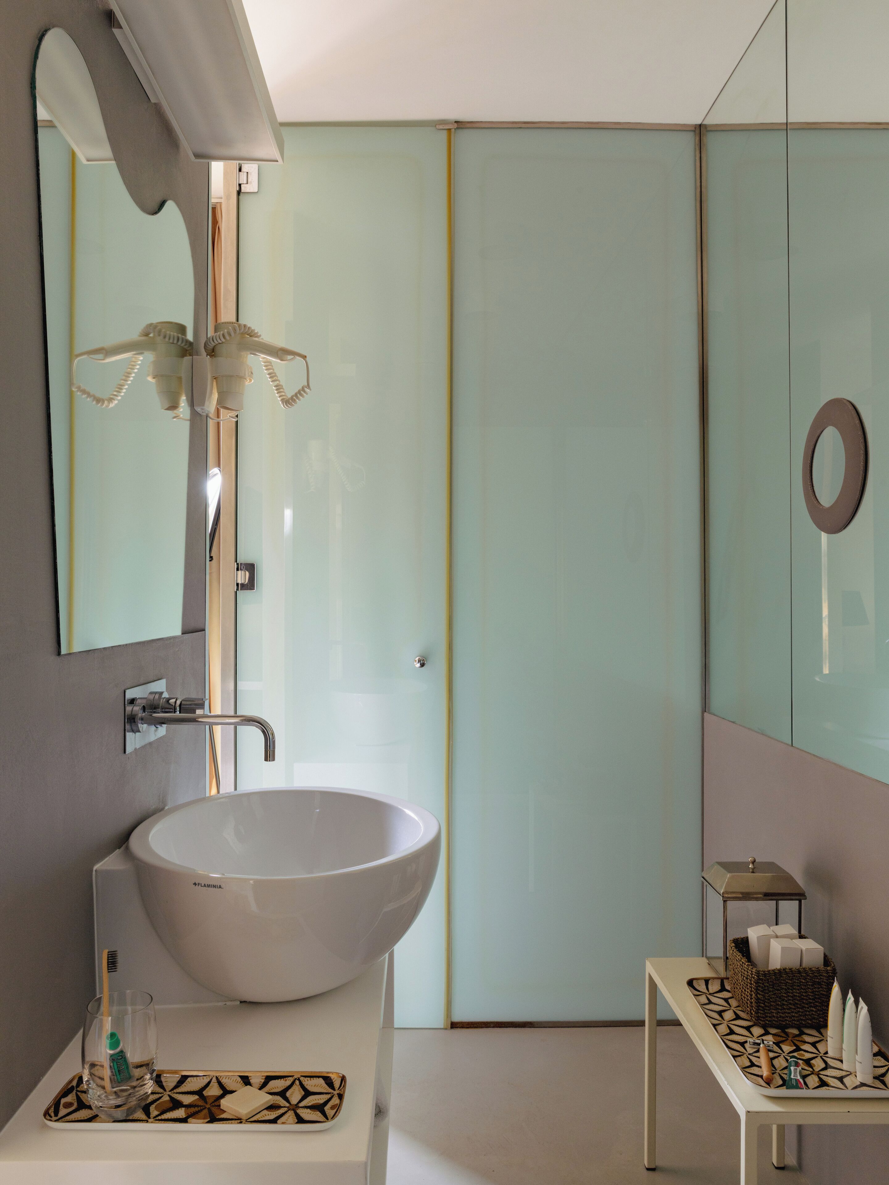 Comfort-Doppelzimmer, Terrasse, Stadtblick | Badezimmer | Haartrockner, Hausschuhe, Bidet, Handtücher
