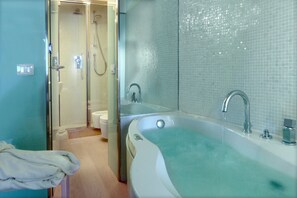 Classic Double Room, City View | Bathroom | Hair dryer, slippers, bidet, towels - Domus Adriani (Rome)
