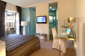 Comfort Double with Terrace, City View | In-room safe, desk, laptop workspace, blackout drapes - Domus Adriani (Rome)