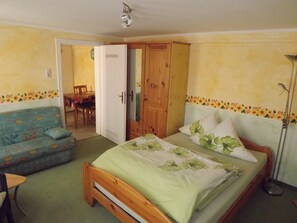 1 bedroom, bed sheets