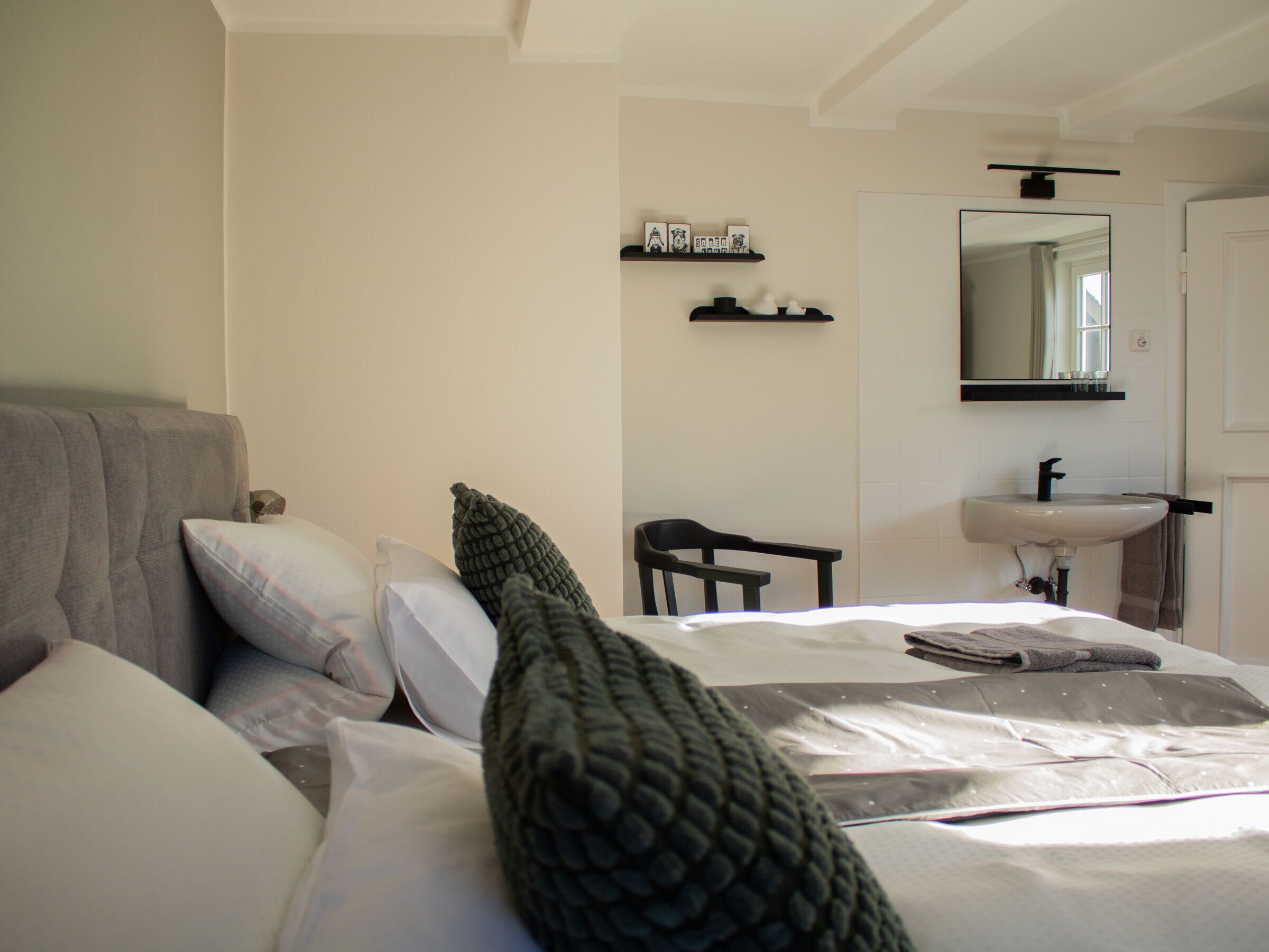 5 Schlafzimmer, Bügeleisen/Bügelbrett, kostenloses WLAN, Bettwäsche