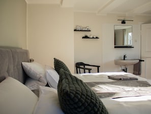 5 quartos, ferros/tábuas de passar roupa, Wi-Fi de cortesia