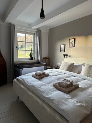 5 slaapkamers, een strijkplank/strijkijzer, gratis wifi, beddengoed