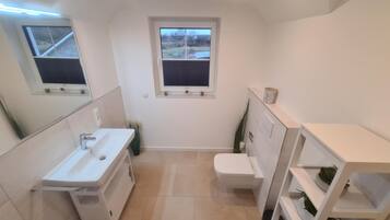 Dusche, Haartrockner, HandtĂŒcher