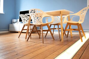 Dining - Apartment 'Freiraum' with Shared Terrace, Shared Garden and Wi-Fi (Flensburg)