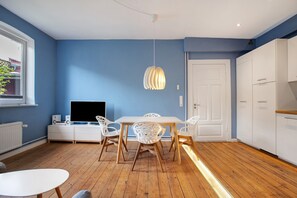 Dining - Apartment 'Freiraum' with Shared Terrace, Shared Garden and Wi-Fi (Flensburg)