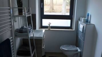 Dusche, Haartrockner, Handtücher