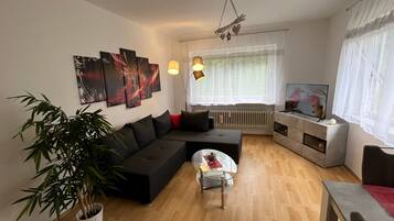 Tv och ett bordtennisbord