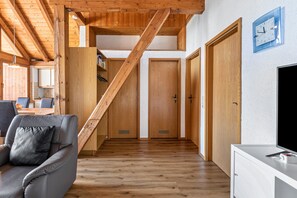 TV, table tennis, stereo