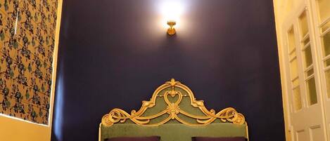 2 habitaciones, escritorio, tabla de planchar con plancha y wifi gratis