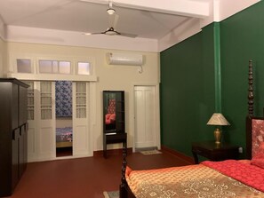 2 bedrooms, desk, iron/ironing board, free WiFi - Charming 2-bedroom, 2 bath apartment in Central Kolkata with WiFi, AC, Kitchen (Kolkata)