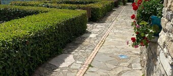 Ground Floor:<br><br>Bedroom + Ensuite Bathroom 1 (12 m2)<br>Bedroom + Ensuite Bathroom 2 (12 m2)<br>Bed...