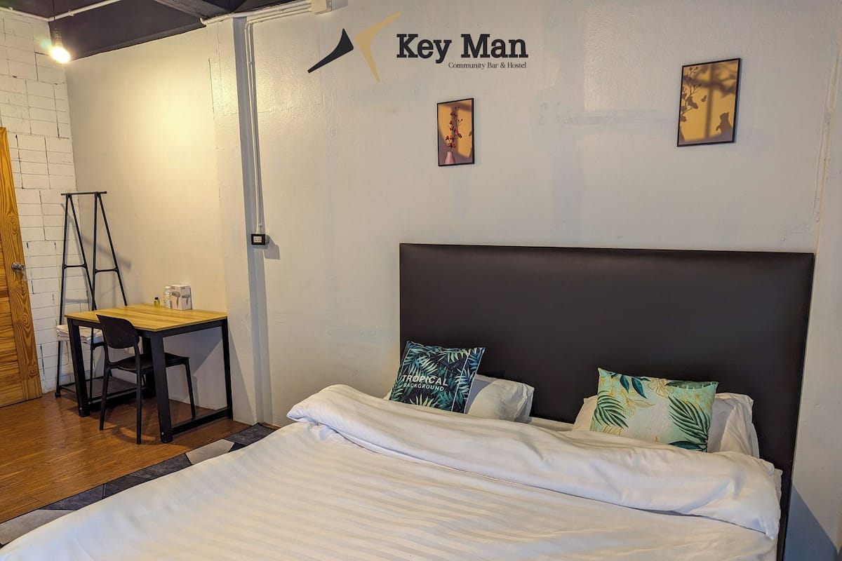 Standard Single Room, 1 Queen Bed, City View | Laptop workspace, free WiFi, bed sheets