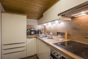 Réfrigérateur, four, plaque de cuisson, lave-vaisselle