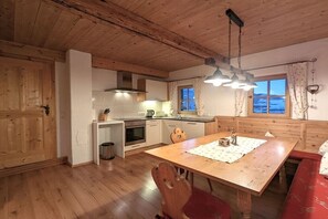 Fridge, oven, stovetop, cookware/dishes/utensils