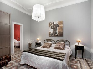 2 bedrooms, iron/ironing board, free WiFi, bed sheets - COLONIAL -  Beautiful modern apartment (Barcelona)