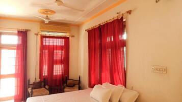 Iron/ironing board, free WiFi