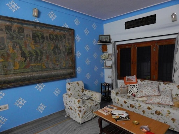 Quarto casal ou duplo conforto, sacada, vista para a cidade | Ferros/tábuas de passar roupa, Wi-Fi de cortesia