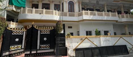 Bagian depan properti