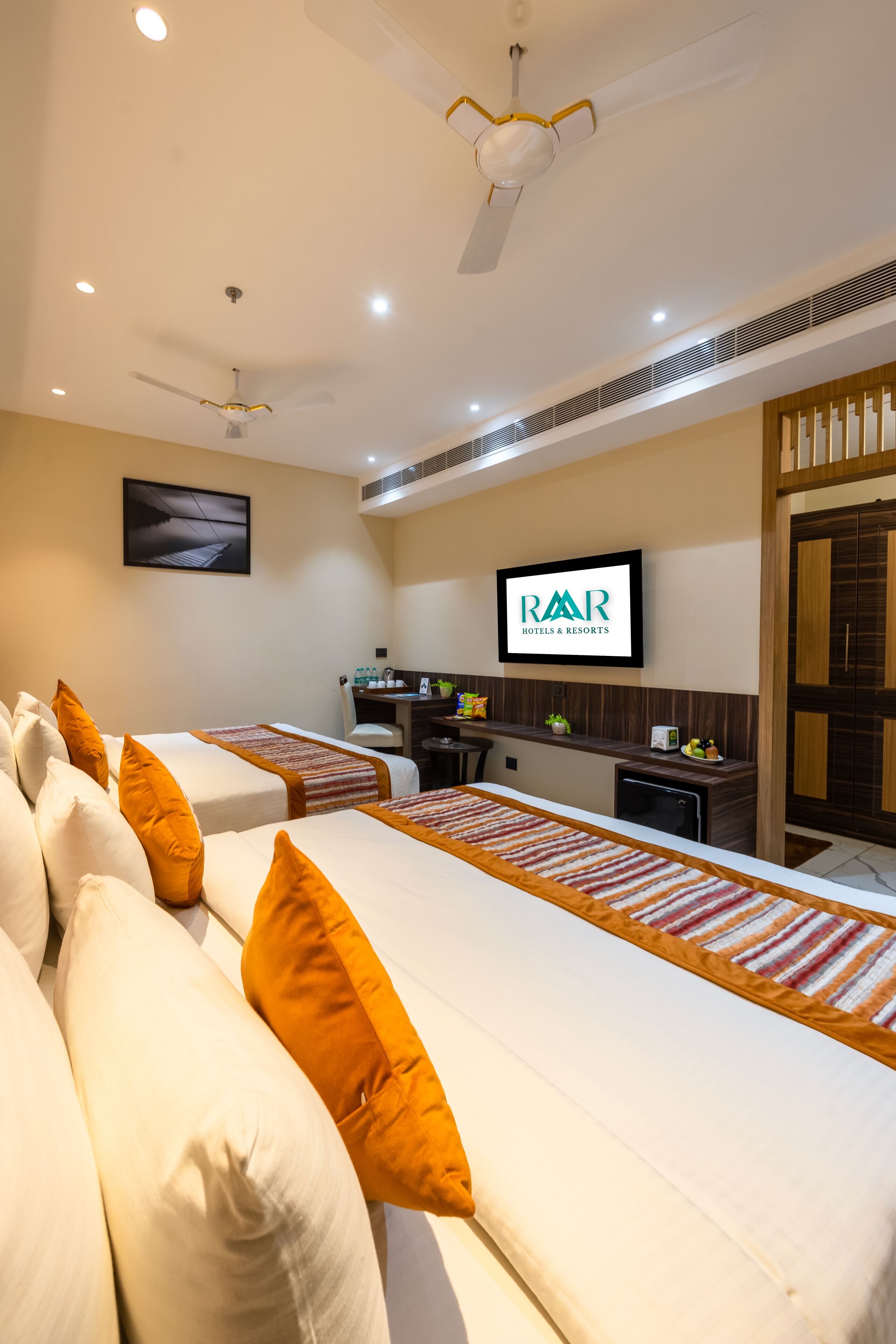 Photo - The SM Hotel By RMR Hotels