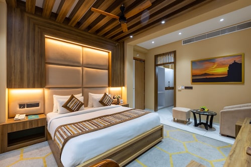 The SM Hotel By RMR Hotels