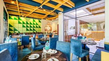 Desayuno para llevar (INR 250 por persona)