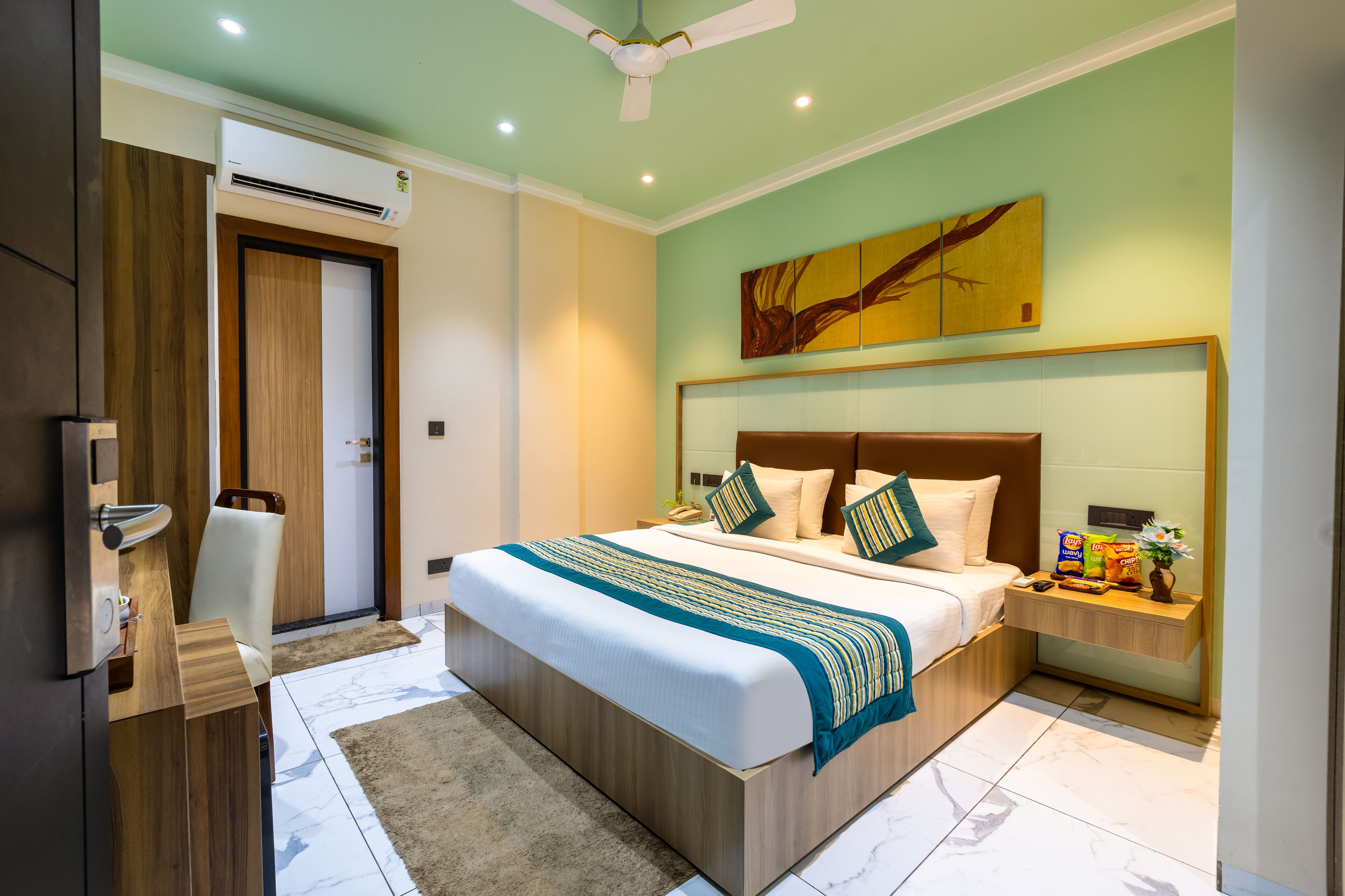 Photo - The SM Hotel By RMR Hotels