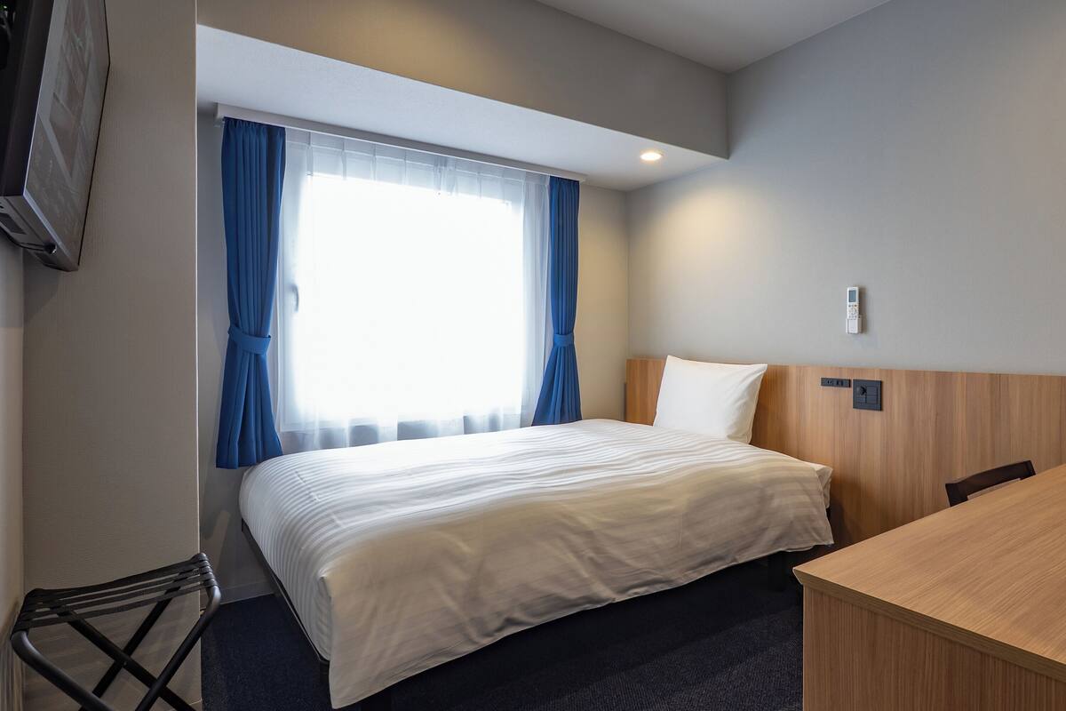 Escrivaninha, Wi-Fi de cortesia, roupa de cama