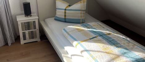 3 bedrooms, travel cot, WiFi