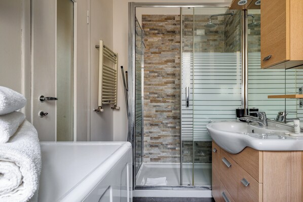 Standard Apartment | Bathroom