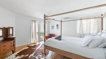 5 bedrooms, iron/ironing board, Internet, bed sheets