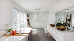 Shower - Stunning ocean views and pool (KILLCARE HEIGHTS)