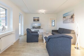 TV, books - Vacation home "Weitblick" in Emmelsbüll-Horsbüll for up to 9 people (Emmelsbüll-Horsbüll)