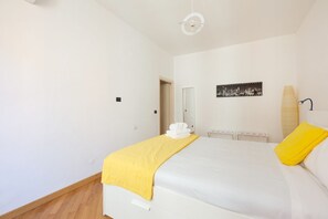 1 slaapkamer, een strijkplank/strijkijzer, wifi, beddengoed