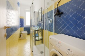 Dusche, Haartrockner, Bidet, Handtücher