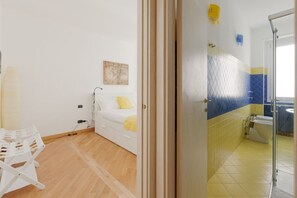 1 bedroom, desk, iron/ironing board, WiFi