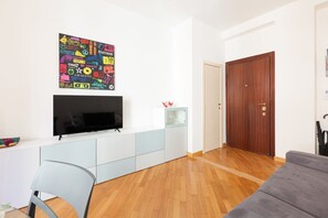 Flat-screen TV - GuestHost - Sweety Navigli Apartment - Milano (Milano)