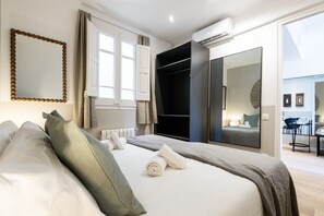 2 bedrooms, in-room safe, iron/ironing board, free WiFi