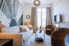 TV - CASA CALABRIA 2 BEDROOM 3 PAX (1.3/2.3/4.3) (Barcelona)