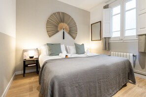 2 bedrooms, in-room safe, iron/ironing board, free WiFi